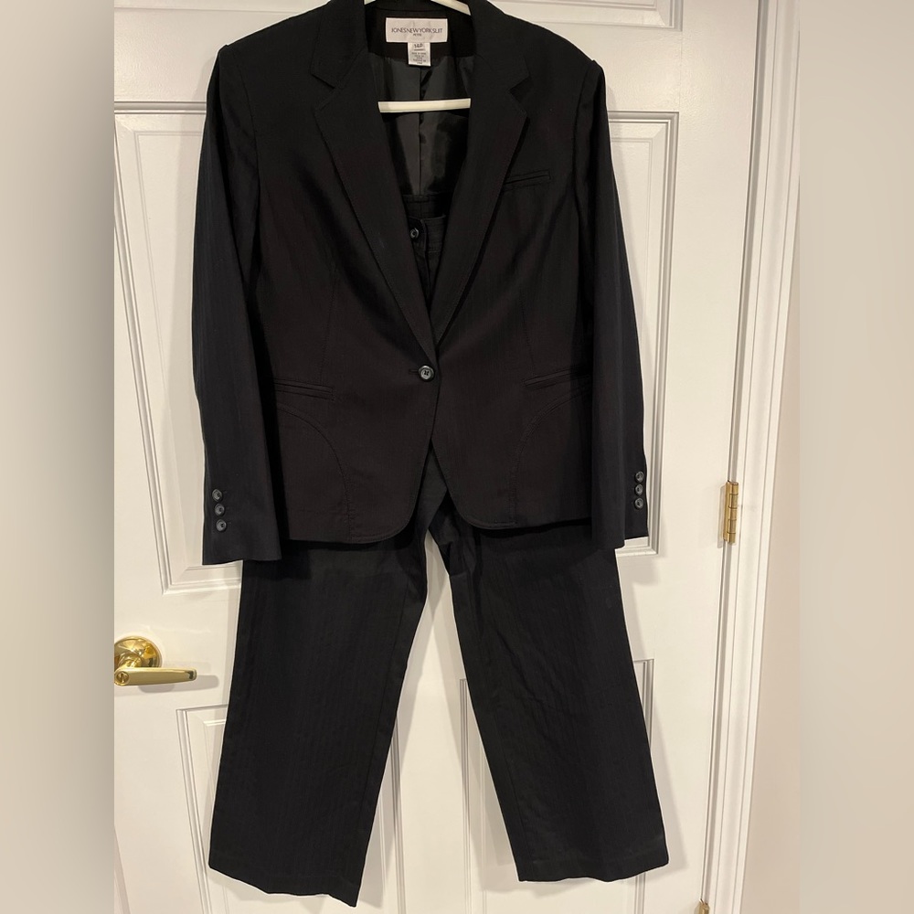3 piece set: jacket, pant, sleeveless blouse. Smoke & pet free home. Stylish.